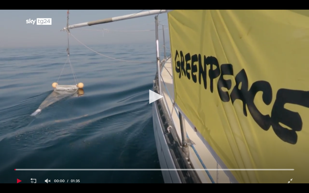 Plastica in mare: il video di Greenpeace