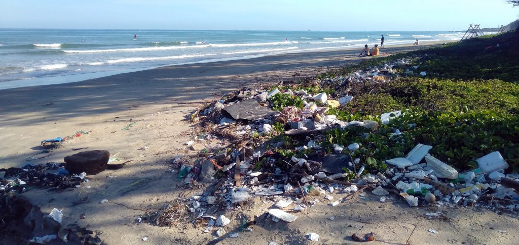 Gocce di civiltà in un mare di plastica: il documentario di Ispra per proteggere i nostri mari